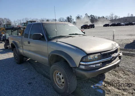 2002 Chevrolet S Truck S10 z USA, uszkodzony, nr VIN 1GCCT19W328206774